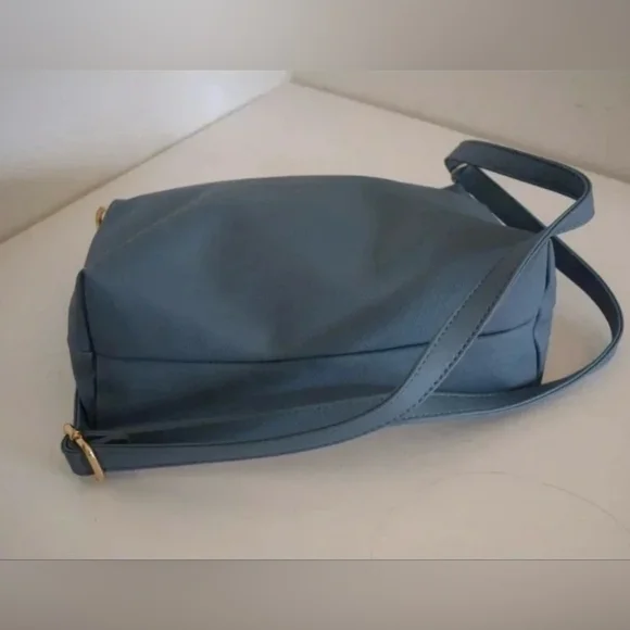 NEW Bebe Chic Blue Faux Leather Crossbody Bag-NWOT - Picture 7 of 9